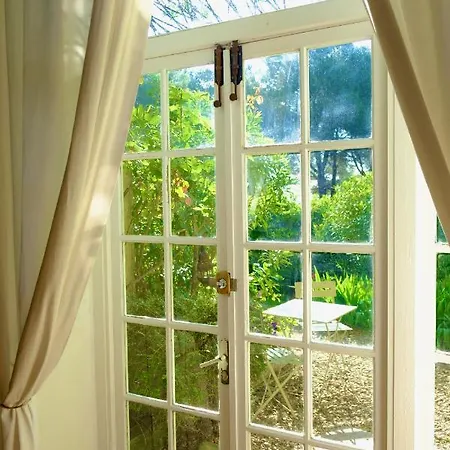 Au Bord De Thau Bed & Breakfast 3*