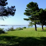 Au Bord De Thau 3*